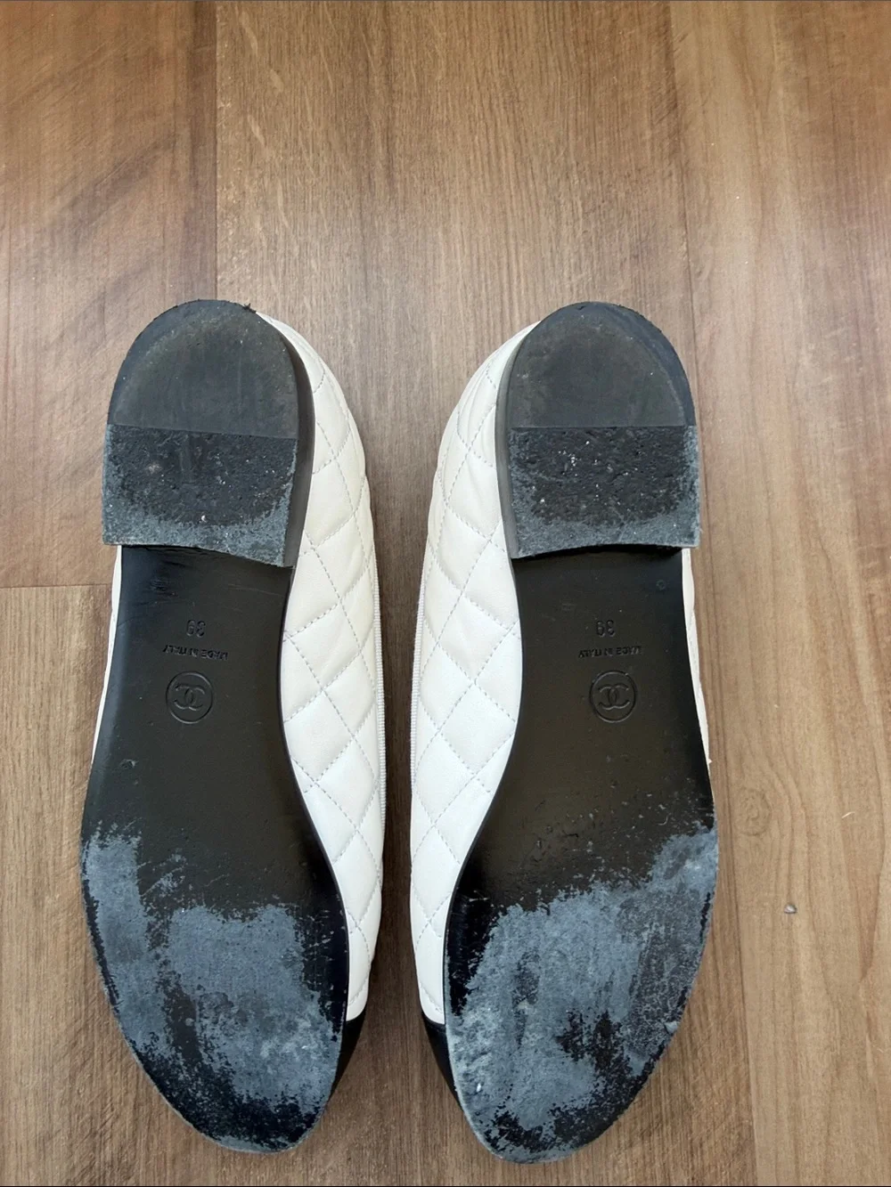CHANEL White Quilted Leather Ballet Flats with Black Cap Toe